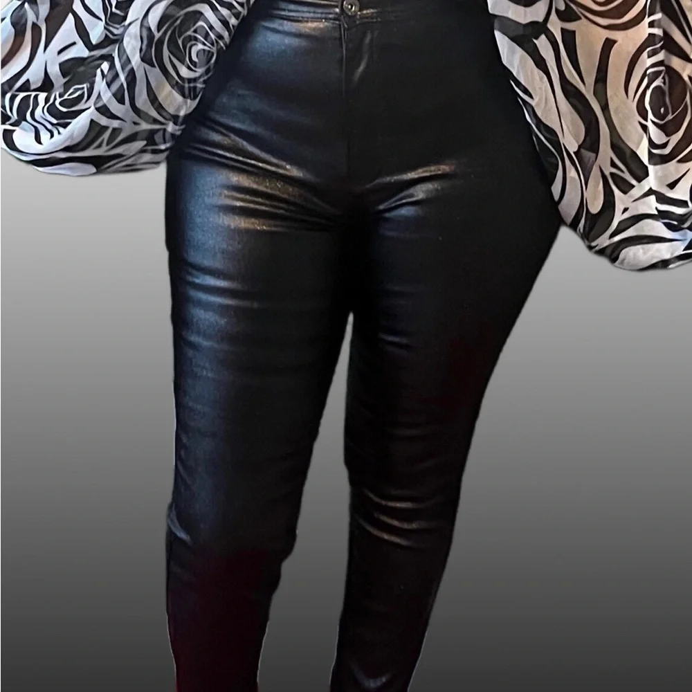 Metallic - Picture 3 of 4